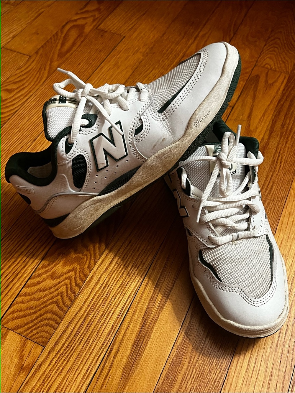 New Balance Unisex Dark Green Sneakers size 7 mens, 8.5 womens